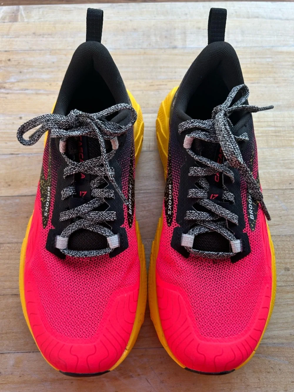 Brooks Cascadia 17 Diva Pink Black Lemon Women's 6.5 Running Shoes Sneakers - Picture 2 of 8